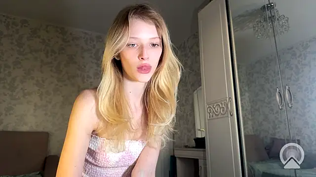 Snapshot of Evvie_Summn1 chatting on September 8, 2025, 3:00 pm Evvie Summn1 online show from September 8, 2025, 3:00 pm