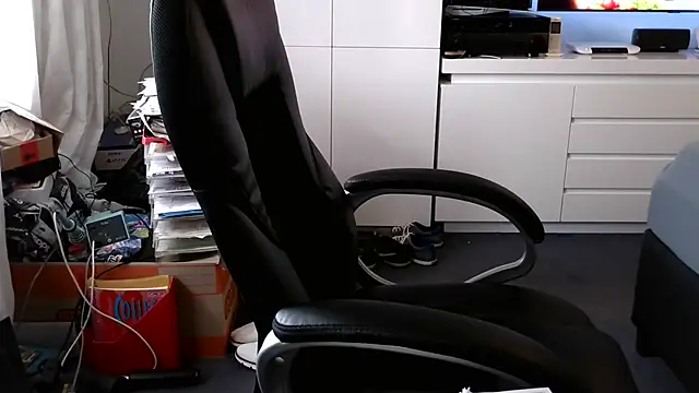 Snapshot of VSteph chatting on October 12, 2025, 1:43 pm VSteph online show from October 12, 2025, 1:43 pm