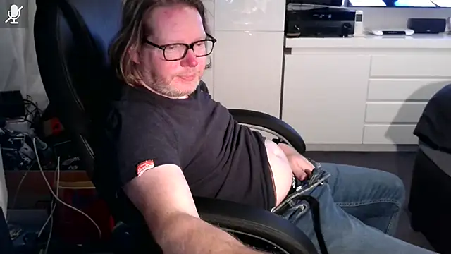 Snapshot of VSteph chatting on October 20, 2025, 7:36 pm VSteph online show from October 20, 2025, 7:36 pm