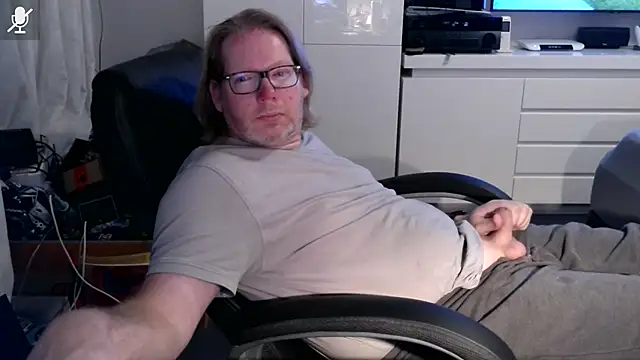 VSteph online show from November 8, 2025, 10:41 pm