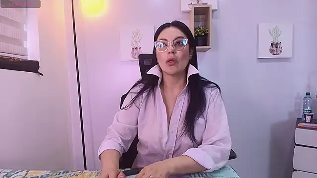 Zuzana21 online show from May 4, 2026, 1:29 pm