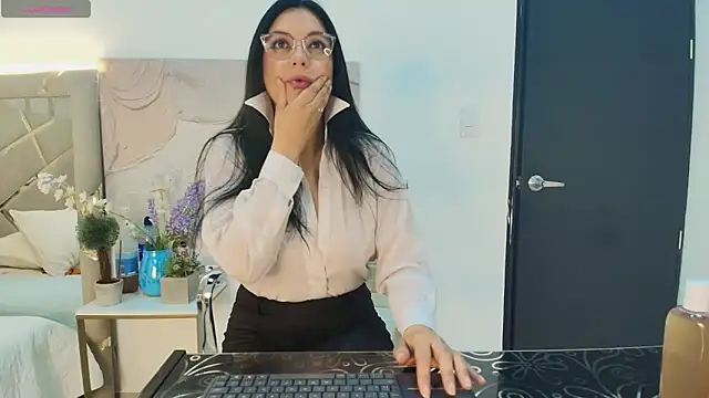 Zuzana21 online show from June 3, 2026, 1:25 pm