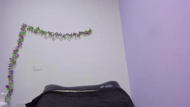 nicollee18 online show from February 7, 2025, 10:08 am