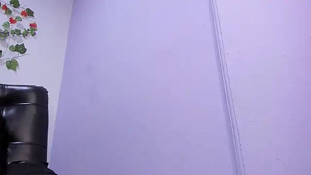 nicollee18 online show from February 11, 2025, 9:20 am