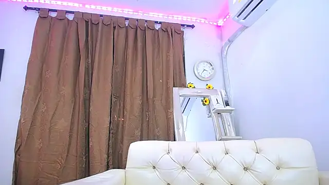 Snapshot of Isis_queen1 chatting on March 7, 2025, 10:10 pm Isis queen1 online show from March 7, 2025, 10:10 pm