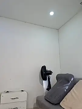 Anal Luucia online show from June 25, 2026, 12:42 pm