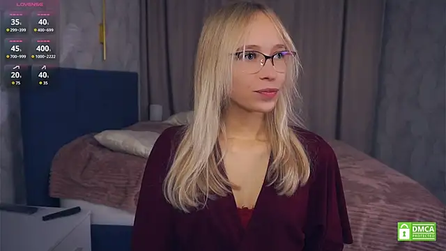 LynetBurby online show from October 5, 2025, 4:38 pm