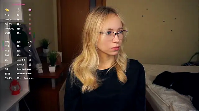 LynetBurby online show from October 22, 2025, 3:12 pm