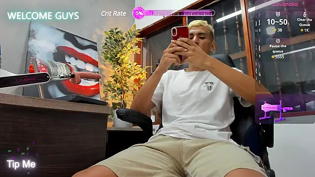 Snapshot of kieran_derek chatting on January 17, 2025, 9:06 pm kieran derek online show from January 17, 2025, 9:06 pm
