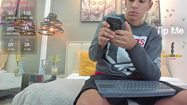 kieran derek online show from November 18, 2025, 3:34 am