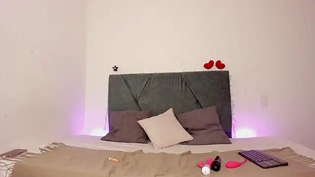 Snapshot of Gabby_and_Alice chatting on January 17, 2025, 2:18 am Gabby and Alice online show from January 17, 2025, 2:18 am