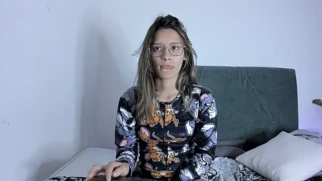 Snapshot of Gabby_and_Alice chatting on February 3, 2025, 5:29 am Gabby and Alice online show from February 3, 2025, 5:29 am