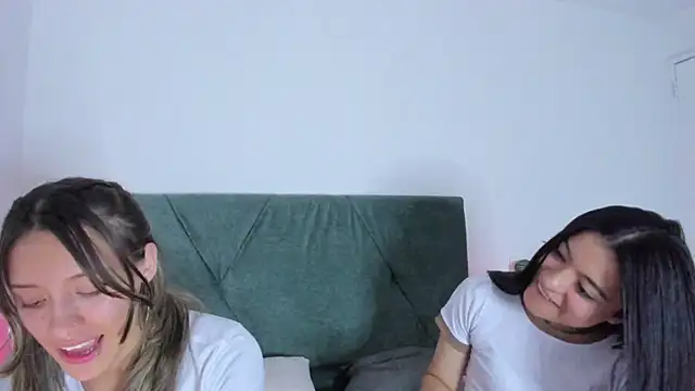 Snapshot of Gabby_and_Alice chatting on February 6, 2025, 11:04 pm Gabby and Alice online show from February 6, 2025, 11:04 pm