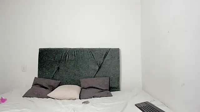 Snapshot of Gabby_and_Alice chatting on March 5, 2025, 11:27 pm Gabby and Alice online show from March 5, 2025, 11:27 pm