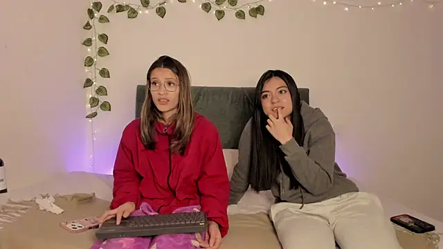 Snapshot of Gabby_and_Alice chatting on March 15, 2025, 11:50 pm Gabby and Alice online show from March 15, 2025, 11:50 pm