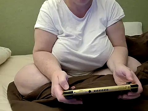 Snapshot of MarthaBriest chatting on October 4, 2025, 9:57 pm MarthaBriest online show from October 4, 2025, 9:57 pm