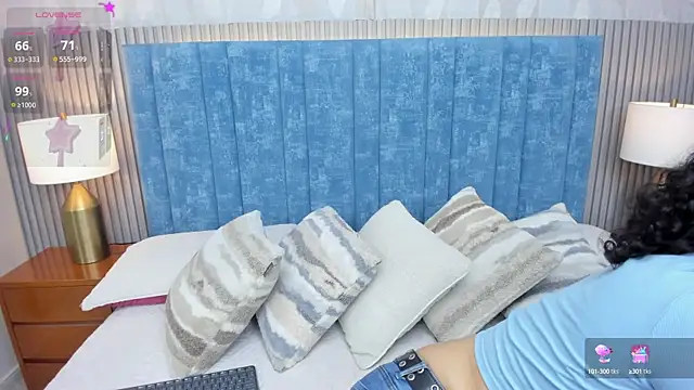 Snapshot of pretty_sunlight_ chatting on November 7, 2025, 1:27 am pretty sunlight online show from November 7, 2025, 1:27 am