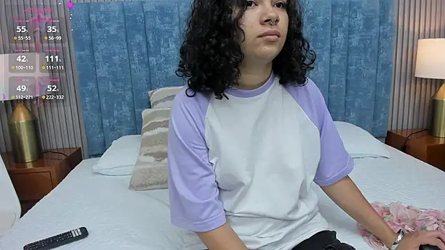 Snapshot of pretty_sunlight_ chatting on December 3, 2025, 1:24 am pretty sunlight online show from December 3, 2025, 1:24 am