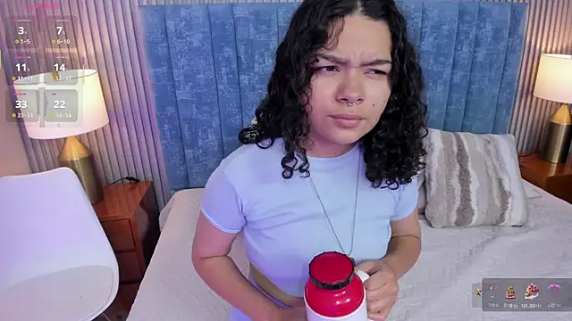 Snapshot of pretty_sunlight_ chatting on December 19, 2025, 1:34 am pretty sunlight online show from December 19, 2025, 1:34 am