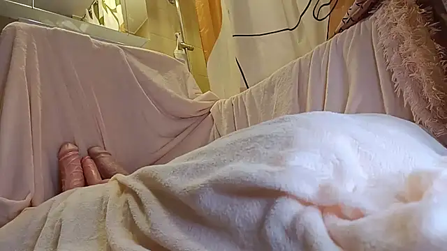 Snapshot of Hungry__Puppy chatting on September 18, 2025, 11:51 pm Hungry Puppy online show from September 18, 2025, 11:51 pm