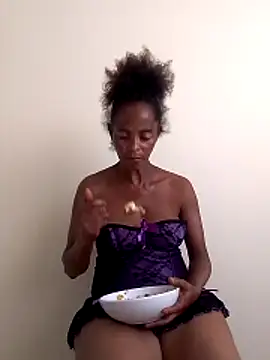 Snapshot of sweets_80 chatting on October 19, 2025, 12:17 pm sweets 80 online show from October 19, 2025, 12:17 pm