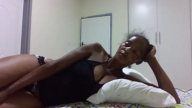 Snapshot of sweets_80 chatting on October 22, 2025, 8:19 pm sweets 80 online show from October 22, 2025, 8:19 pm