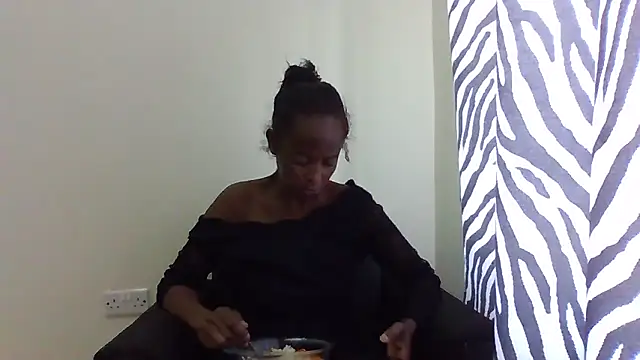 Snapshot of sweets_80 chatting on June 4, 2026, 7:58 am sweets 80 online show from June 4, 2026, 7:58 am