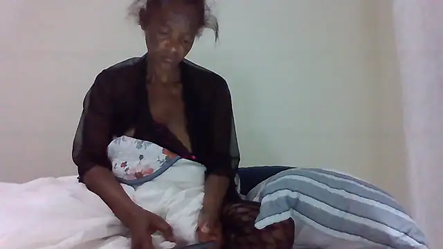 Snapshot of sweets_80 chatting on June 23, 2026, 6:17 pm sweets 80 online show from June 23, 2026, 6:17 pm