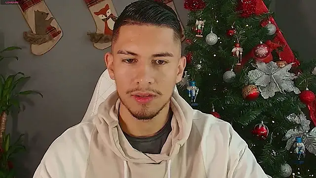 Aaronfox x online show from December 6, 2024, 8:40 pm
