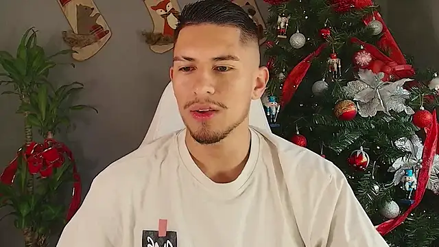 Aaronfox x online show from December 9, 2024, 7:39 pm