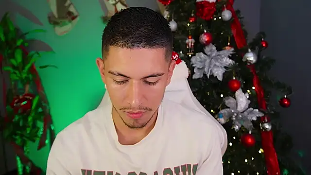 Aaronfox x online show from December 26, 2024, 5:15 am