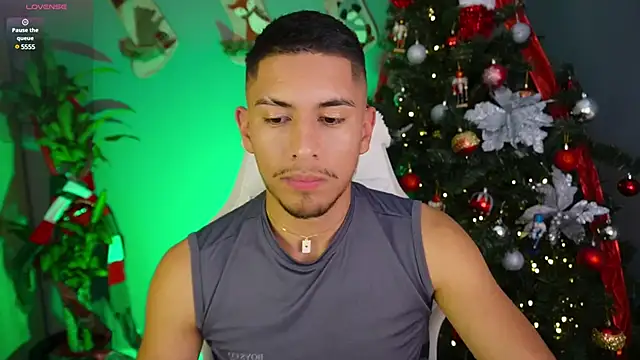 Aaronfox x online show from December 27, 2024, 5:52 am