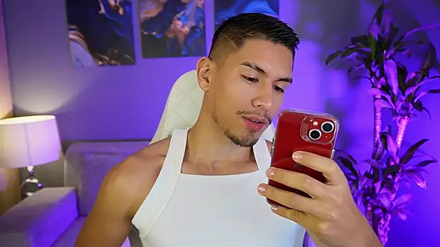 Aaronfox x online show from January 3, 2025, 3:05 am
