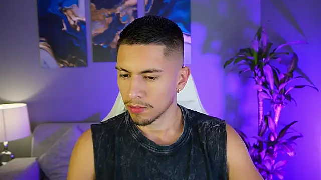 Aaronfox x online show from January 5, 2025, 3:43 am