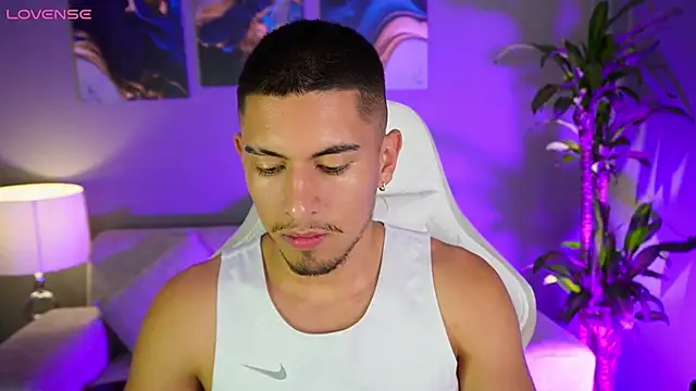 Aaronfox x online show from January 8, 2025, 2:35 am