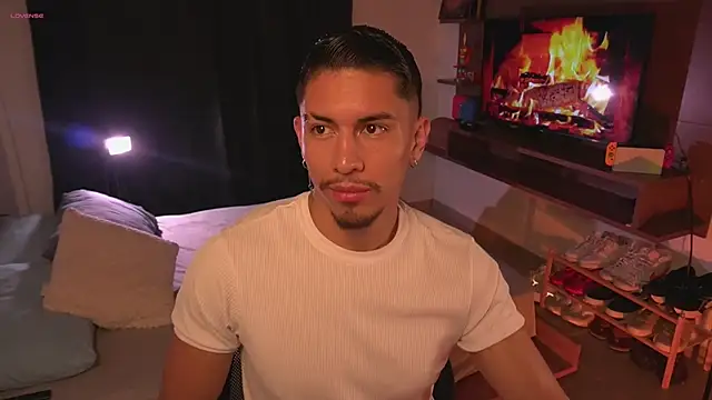 Aaronfox x online show from June 15, 2026, 11:07 pm