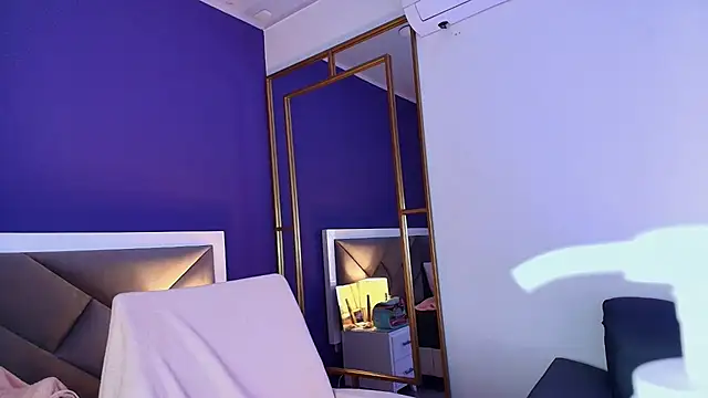 brigiitte rohan online show from October 7, 2025, 2:53 am