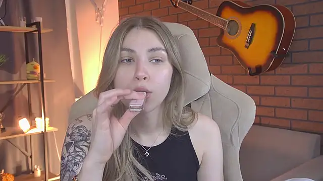EllieCutes online show from April 30, 2026, 9:04 am