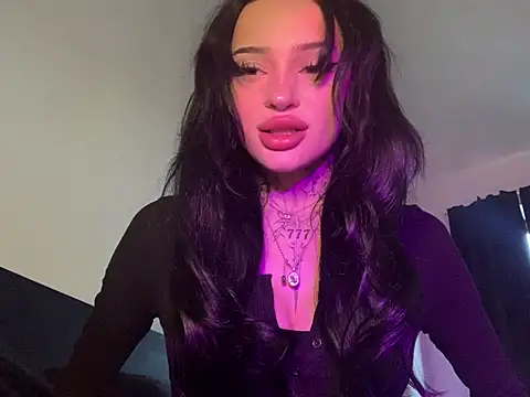 madelinexx online show from January 21, 2025, 1:32 pm