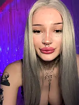 madelinexx online show from November 17, 2025, 11:05 am