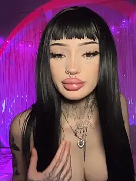 madelinexx online show from November 28, 2025, 3:04 pm