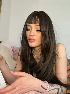 madelinexx online show from May 5, 2026, 8:22 am