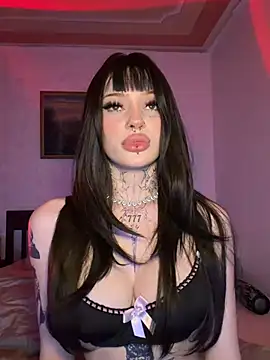 madelinexx online show from May 6, 2026, 8:14 pm