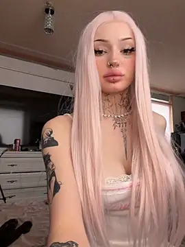 Snapshot of madelinexx chatting on June 15, 2026, 9:33 am madelinexx online show from June 15, 2026, 9:33 am