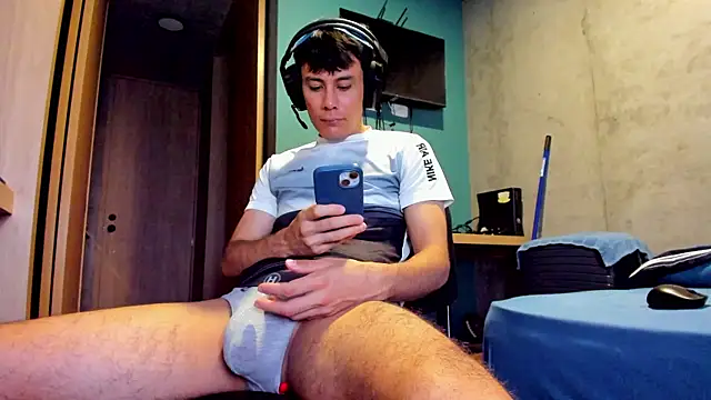 Huge latin cock online show from June 24, 2026, 11:04 pm