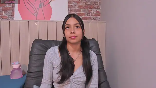 SophieBenson online show from March 21, 2025, 12:06 pm
