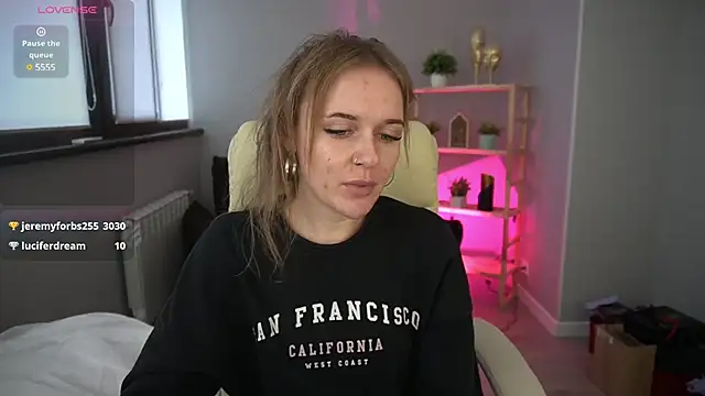 MaribelRiverr  online show from December 2, 2024, 9:24 am