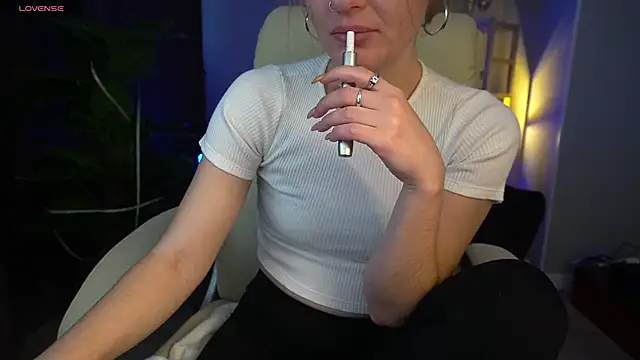 MaribelRiverr  online show from December 6, 2024, 6:15 am