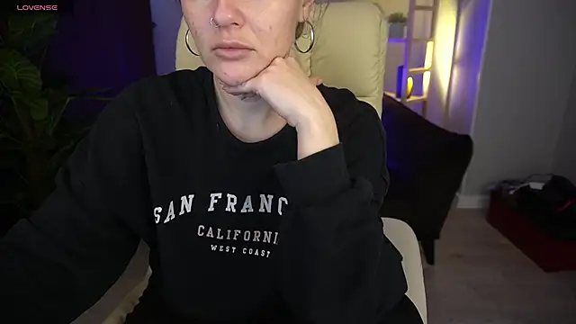 MaribelRiverr  online show from December 10, 2024, 6:22 am