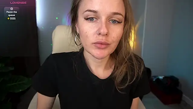 MaribelRiverr  online show from December 13, 2024, 9:46 am